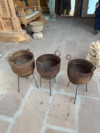 Iron Pot with Stand