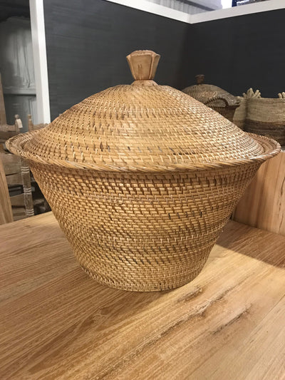 Short Natural Fiber Woven Basket with Lid