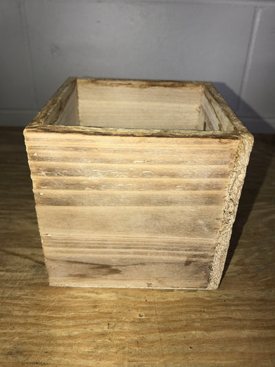 Square wooden planter - 4"